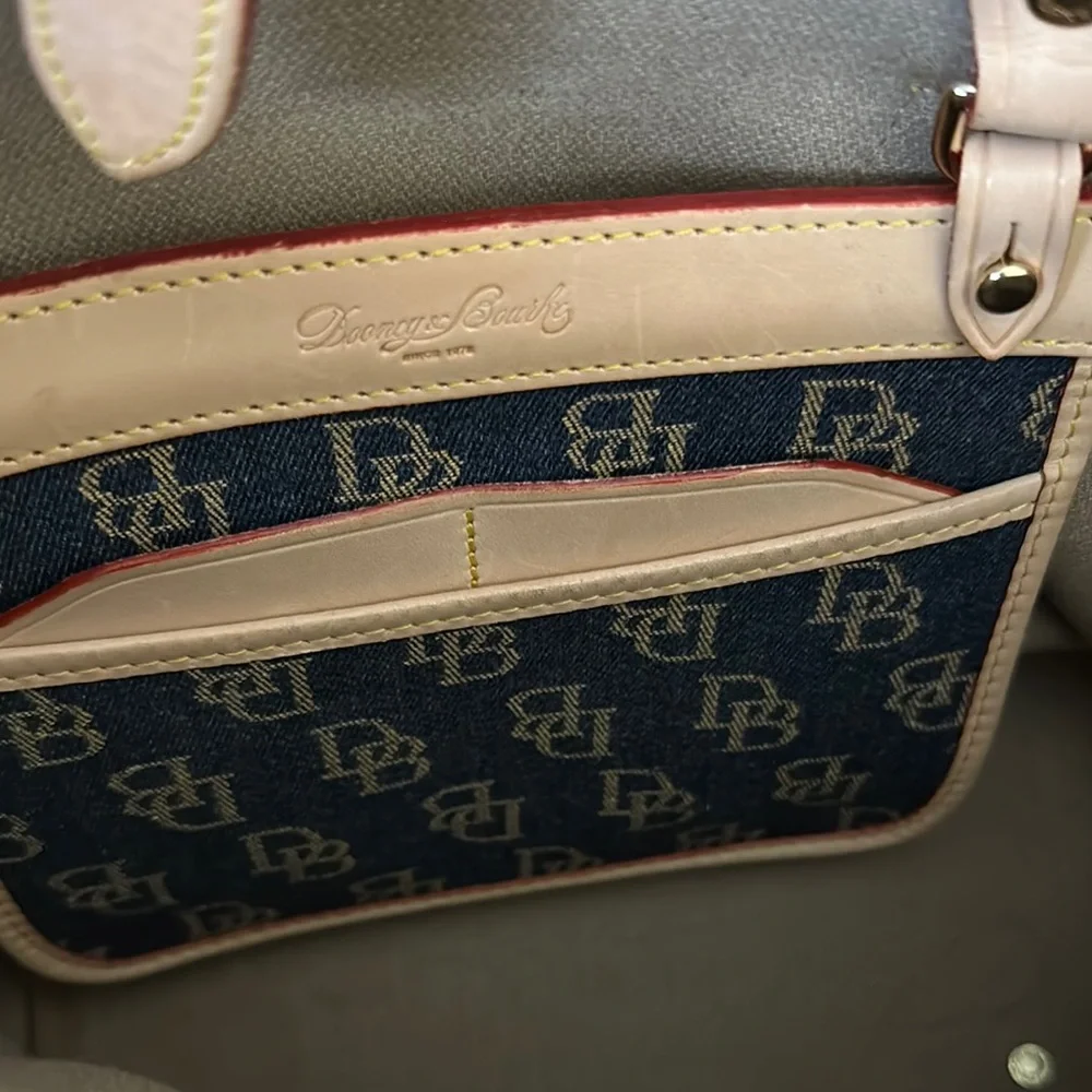 Dooney & Bourke reposhing this
